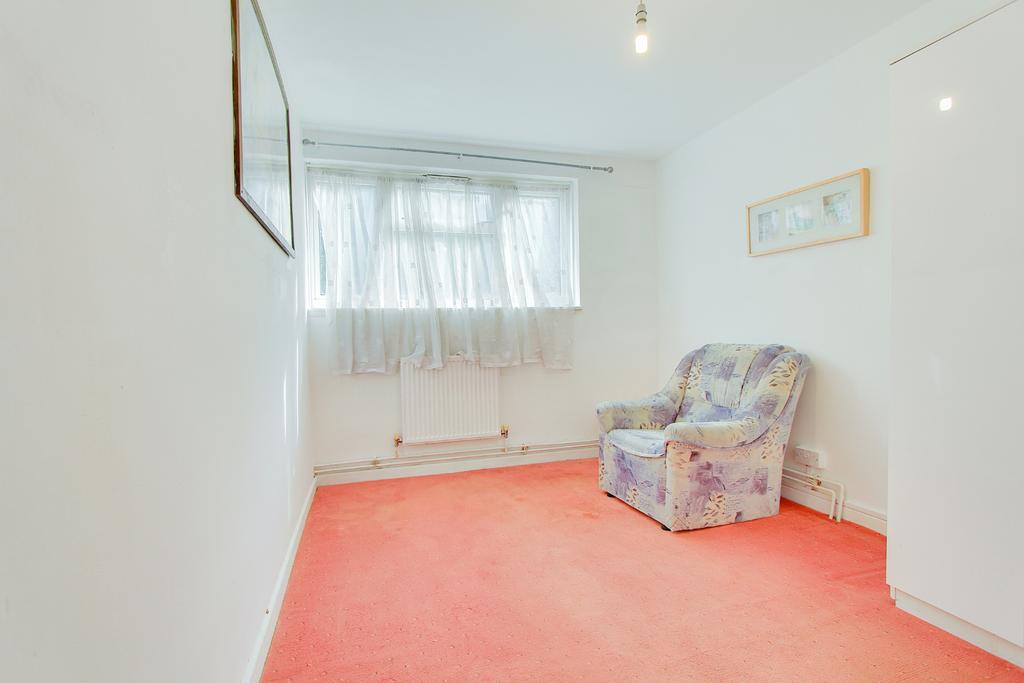 Apartment in Croydon - More