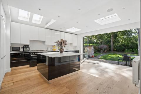 4 bedroom semi-detached house for sale, Barrow Point Avenue, Pinner