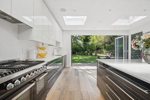 4 bedroom semi-detached house for sale, Barrow Point Avenue, Pinner