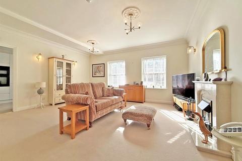 2 bedroom apartment for sale, Sandringham Court, Porthill, Shrewsbury