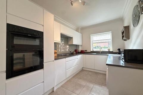 2 bedroom apartment for sale, Sandringham Court, Porthill, Shrewsbury