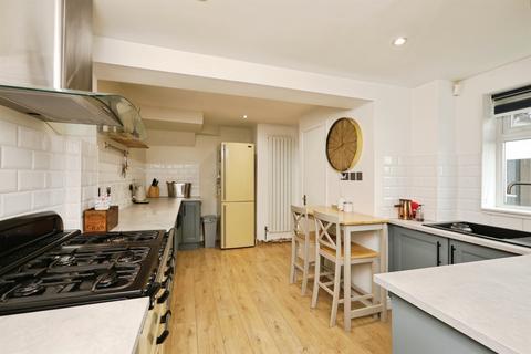 4 bedroom semi-detached house for sale, Vernon Close, Grove, Retford