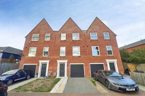 3 bedroom terraced house to rent, Virginia Place, Virginia Street, Ipswich, IP2