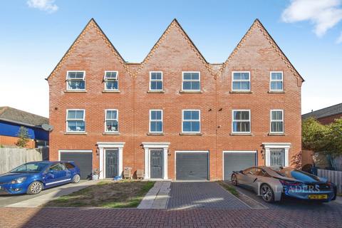 3 bedroom terraced house to rent, Virginia Place, Virginia Street, Ipswich, IP2