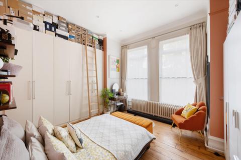 2 bedroom flat for sale, Mapesbury Road, London NW6