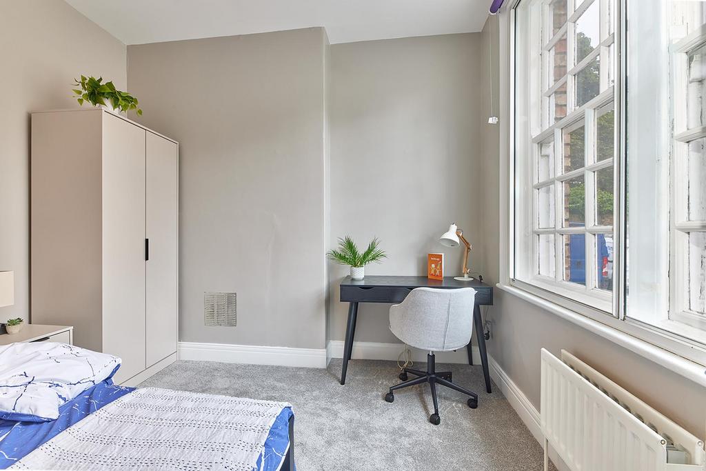 Apartment in Newcastle upon Tyne - View 5