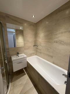 4 bedroom house to rent, Kemps Drive, Saltwell Lane, London