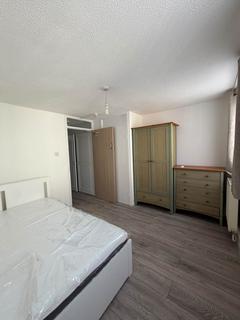 4 bedroom house to rent, Kemps Drive, Saltwell Lane, London