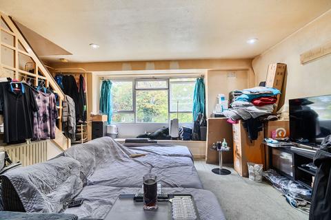 undefined, Grove Avenue, Epsom KT17