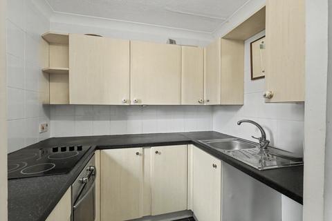 1 bedroom ground floor flat for sale, Homelake House, 40 Station Road