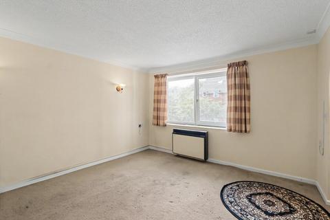 1 bedroom ground floor flat for sale, Homelake House, 40 Station Road