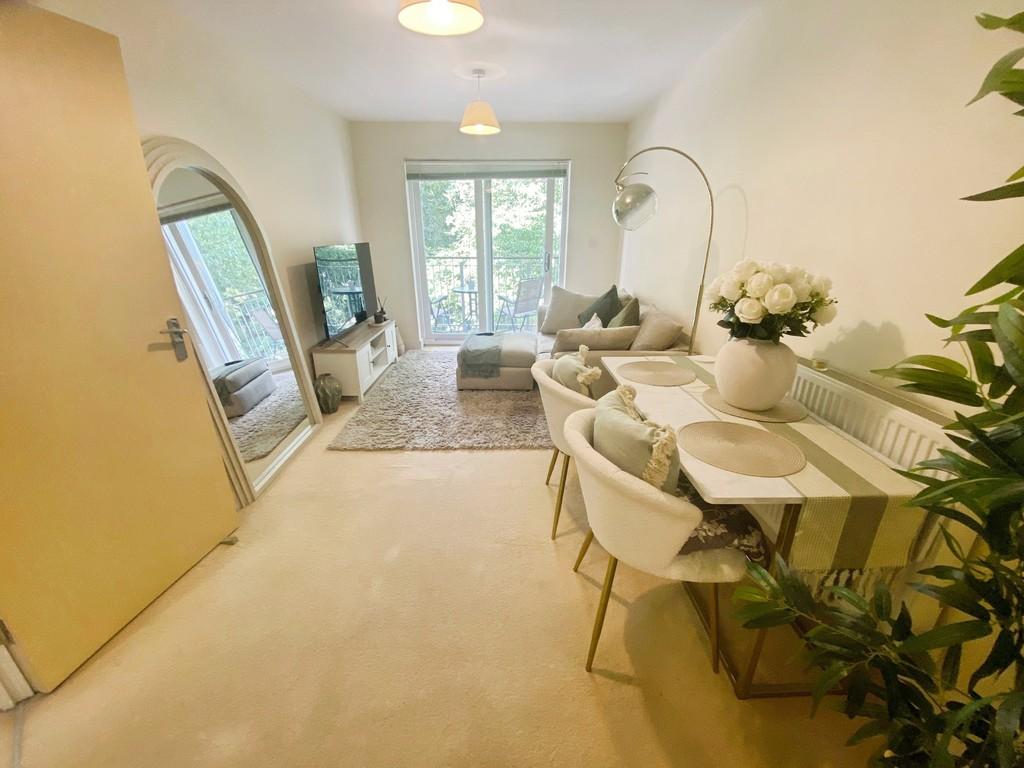 Apartment in Southampton - View 3