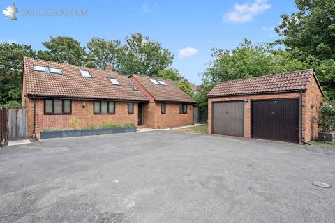 4 bedroom chalet for sale, Plumtree Close, Wallington