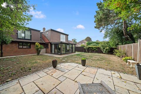 4 bedroom chalet for sale, Plumtree Close, Wallington
