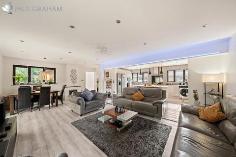 4 bedroom chalet for sale, Plumtree Close, Wallington