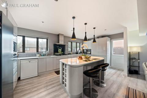 4 bedroom chalet for sale, Plumtree Close, Wallington