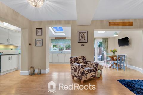 3 bedroom semi-detached house for sale, Melton Road, Sprotbrough, Doncaster, South Yorkshire, DN5