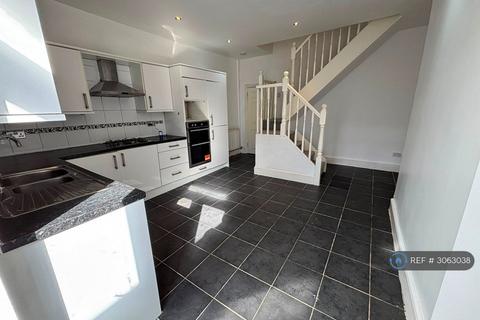3 bedroom terraced house to rent, Hulton Street, Failsworth, Manchester, M35