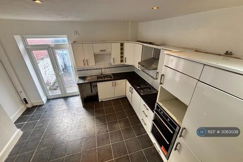 3 bedroom terraced house to rent, Hulton Street, Failsworth, Manchester, M35