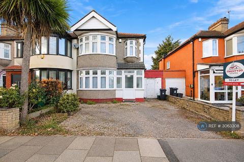 3 bedroom terraced house to rent, Fairlop Road, Ilford, IG6