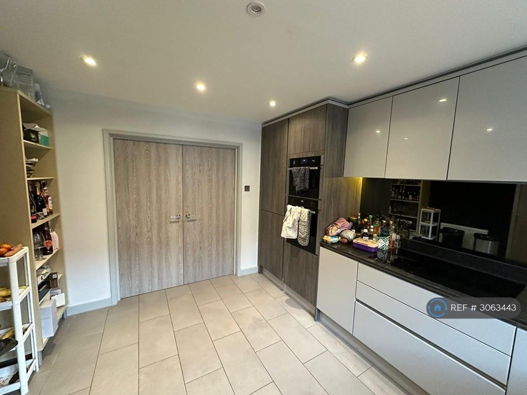 House in London - View 3