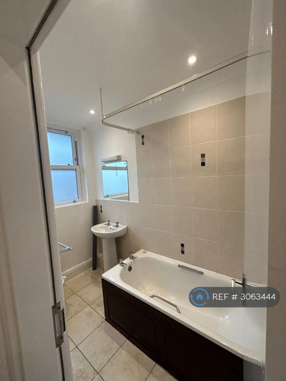Apartment in Manchester - View 3