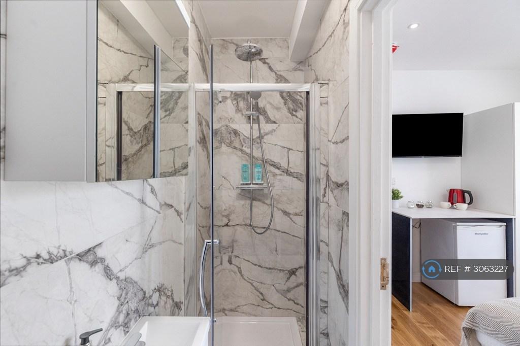 House in Edgware - View 5