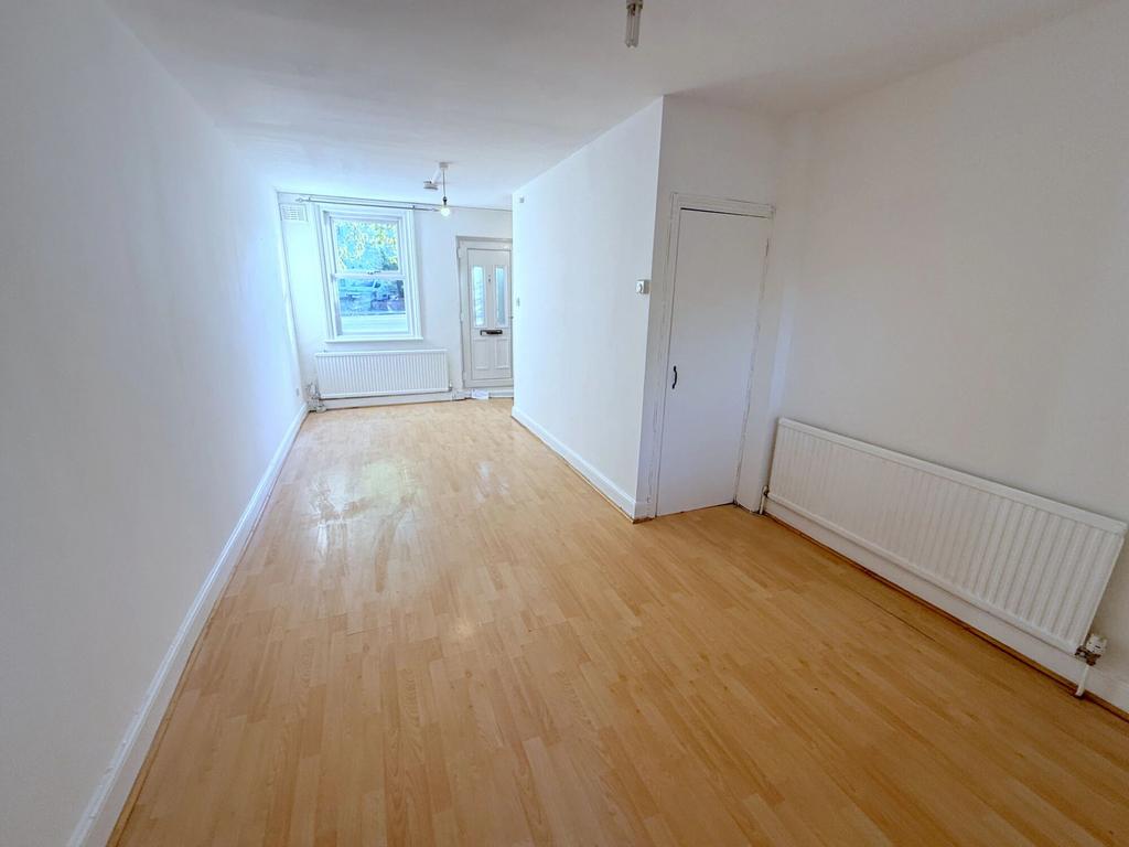 House in London - View 2