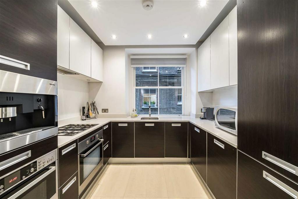 Apartment in London - View 3