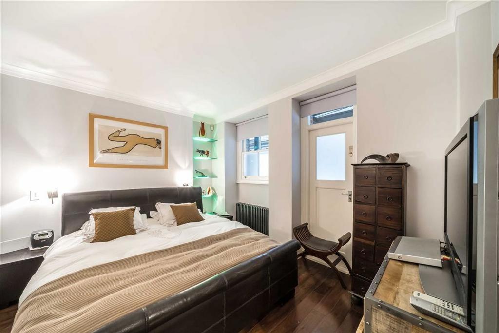 Apartment in London - More