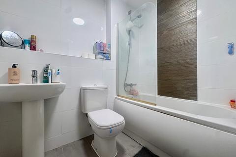 1 bedroom apartment to rent, The Lock Apartments, Swindon, SN1
