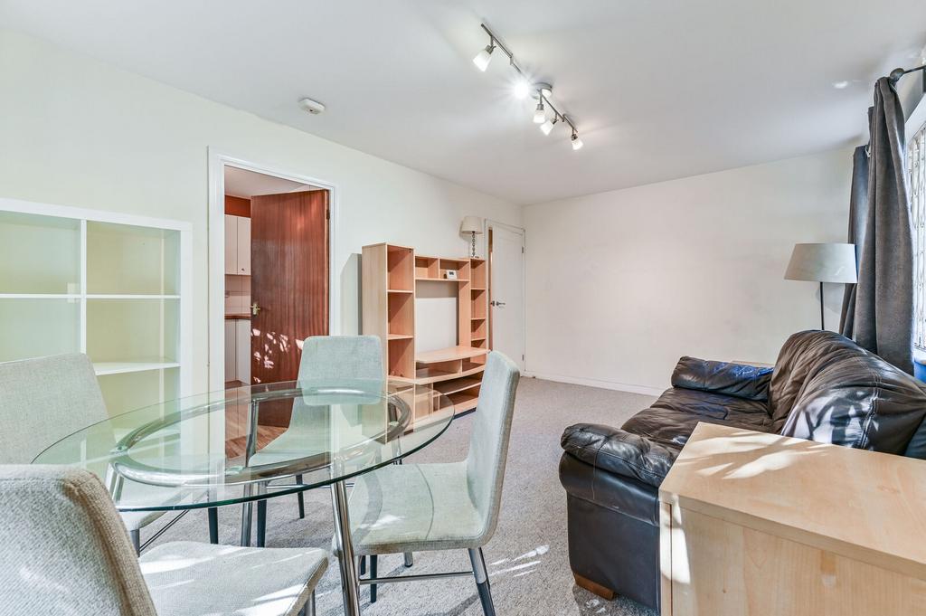 Apartment in London - More