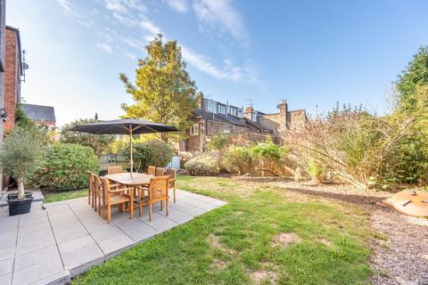 2 bedroom flat for sale, Salusbury Road, Queen's Park, London, NW6