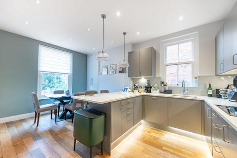 2 bedroom flat for sale, Salusbury Road, Queen's Park, London, NW6