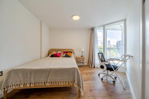 2 bedroom flat for sale, Water Gardens Square, London, SE16