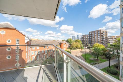 2 bedroom flat for sale, Water Gardens Square, London, SE16