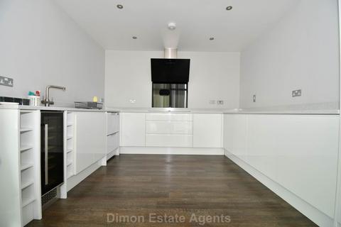 2 bedroom flat for sale, Sanderling Lodge, Mumby Road, Gosport