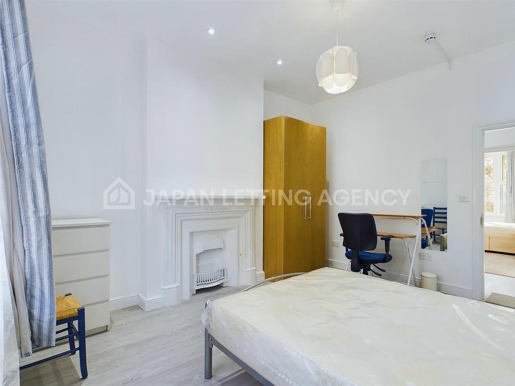 House in London - View 2