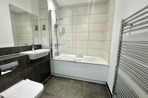 2 bedroom apartment to rent, Lingfield Apartments, Parade Gardens, E4