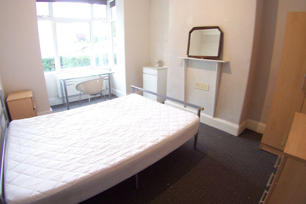 House in Leeds - View 2