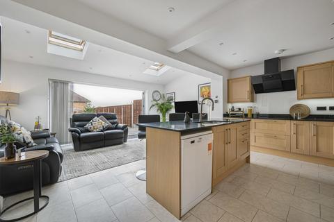 4 bedroom semi-detached house for sale, Glenhurst Avenue, Bexley