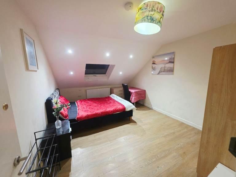 House in London - View 3