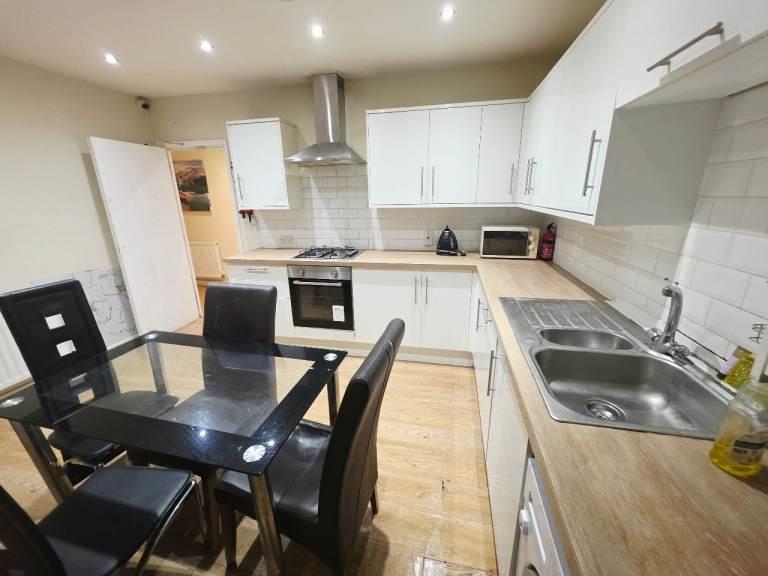 House in London - View 5