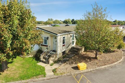 2 bedroom property for sale, Wildwood Park, Cirencester