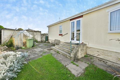 2 bedroom property for sale, Wildwood Park, Cirencester