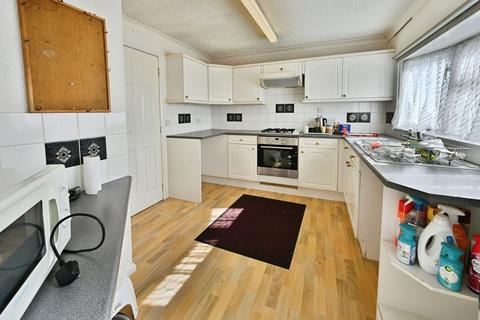 2 bedroom property for sale, Wildwood Park, Cirencester