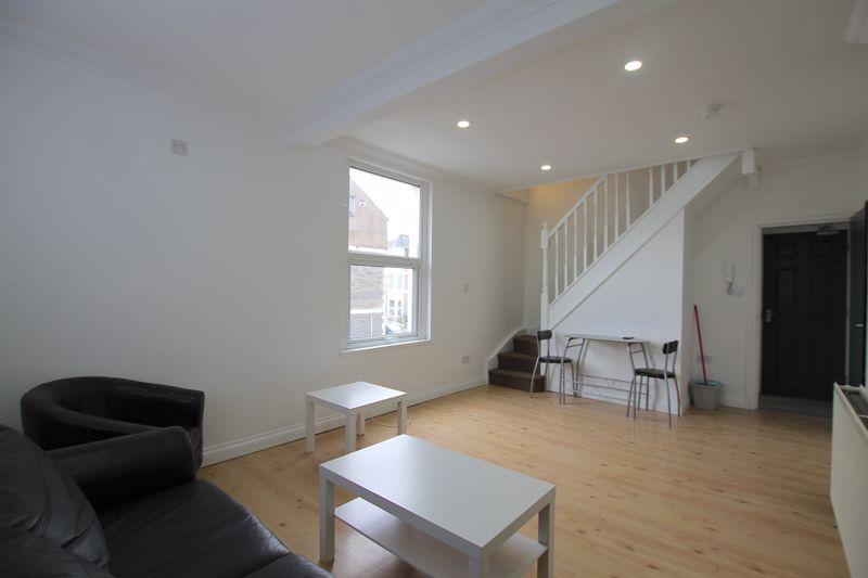 Apartment in Cardiff, Roath - View 2