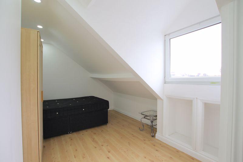 Apartment in Cardiff, Roath - More