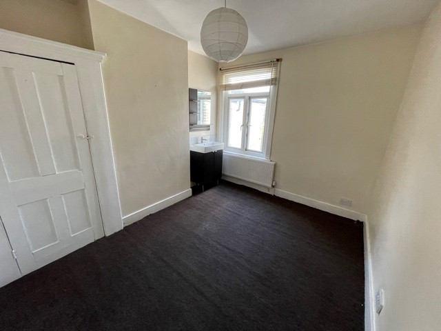 House in Croydon - View 4
