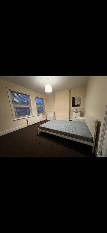 House in Croydon - View 5